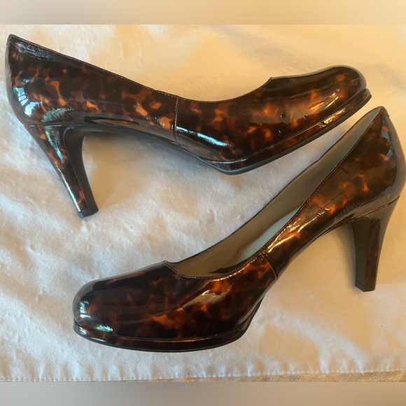 Naturalizer N5 Comfort Pump - Patent Leather Leopard Print - Worn Once - Picture 3 of 8